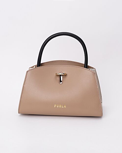 Furla genesi. Coccinelle Beat Soft. Сумки Coccinelle коричневого цвета. Сумка коричневая бордовая Coccinelle. Коччинелле Беат коричневая.